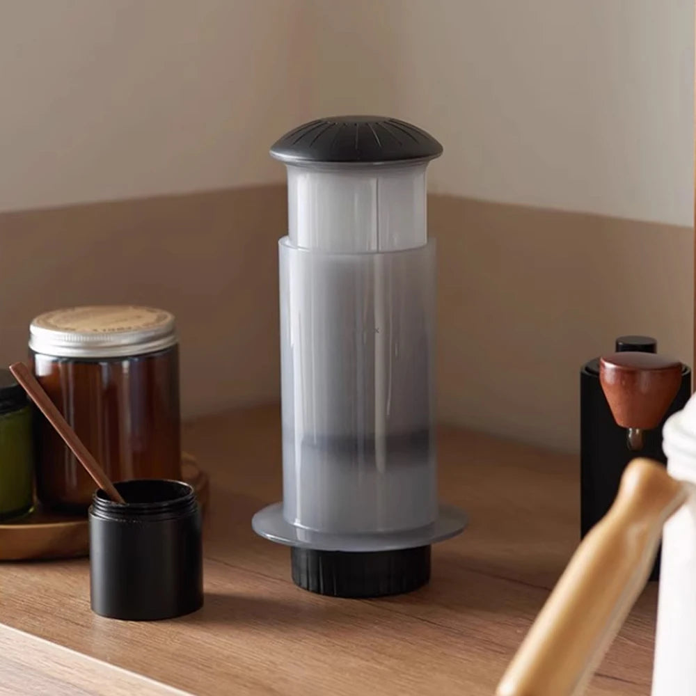 أدوات تحضير القهوة الفرنسية المحمولة، ماكينة تحضير قهوة الإسبريسو بتقنية التقطير الهوائي، مع 50 قطعة من ورق الترشيح.